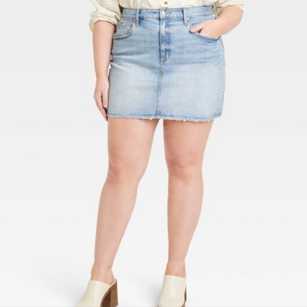 NWT Universal Thread high rise denim mini skirt light wash